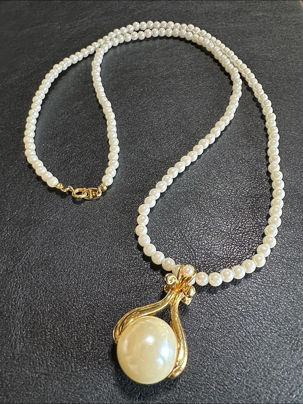 NR Avon Faux Pearl Drop Pendant Vintage Necklace